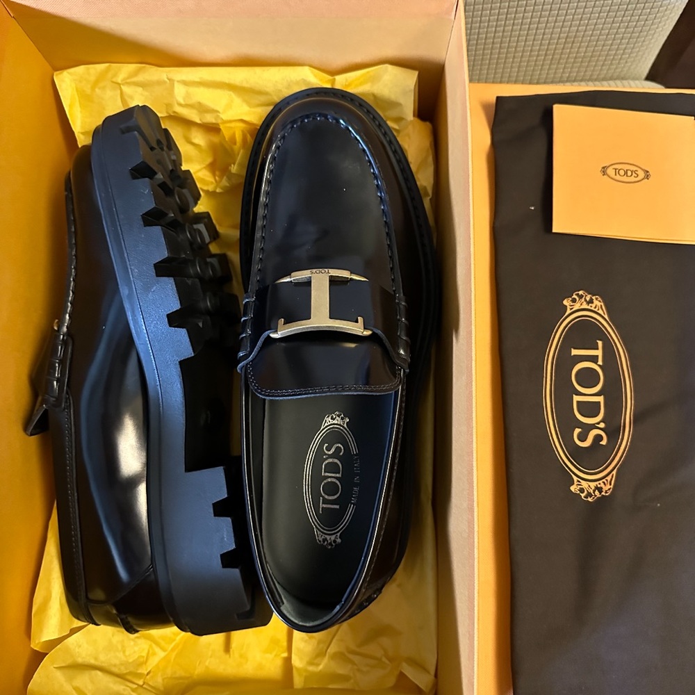 Tod’s men’s loafers size 6- brand new, never worn
